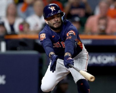 José Altuve se convirtió en el 15° venezolano en conectar tres cuadrangulares en un solo compromiso el primero fue Andrés Galarraga en 1995