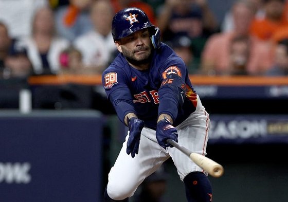 José Altuve se convirtió en el 15° venezolano en conectar tres cuadrangulares en un solo compromiso el primero fue Andrés Galarraga en 1995