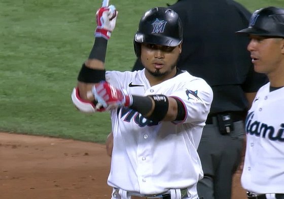 El pelotero venezolano Luis Arráez sigue demostrando que su poder ofensivo no es obra de la casualidad y ya alcanzó la marca de los 200 hits