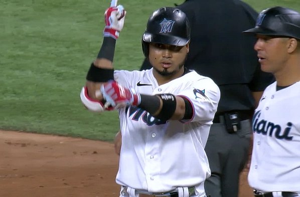 El pelotero venezolano Luis Arráez sigue demostrando que su poder ofensivo no es obra de la casualidad y ya alcanzó la marca de los 200 hits