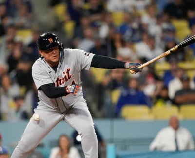 El pelotero venezolano Miguel Cabrera conectó este lunes su imparable número 3,166 para empatar la marca del dominicano Adrián Beltré