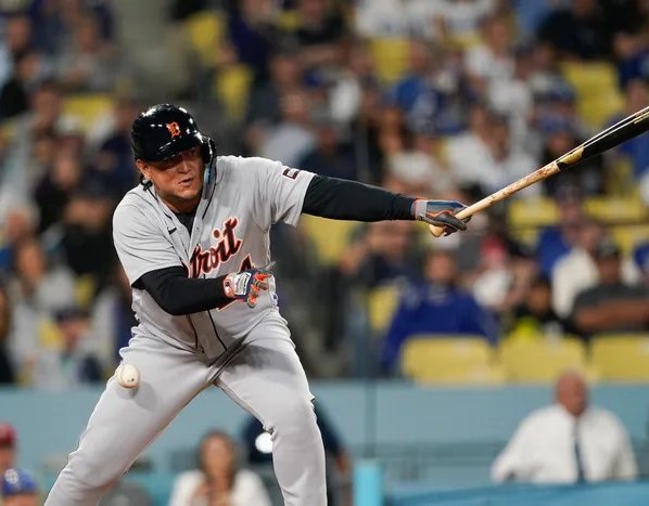 El pelotero venezolano Miguel Cabrera conectó este lunes su imparable número 3,166 para empatar la marca del dominicano Adrián Beltré