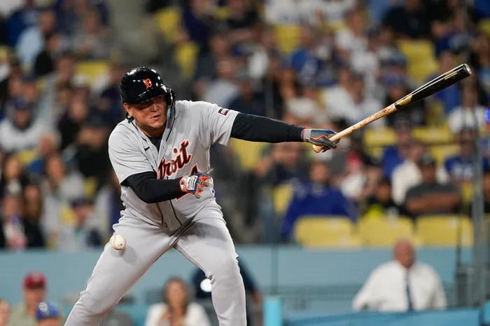 El pelotero venezolano Miguel Cabrera conectó este lunes su imparable número 3,166 para empatar la marca del dominicano Adrián Beltré