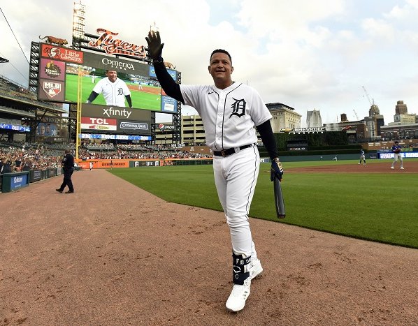Este lunes Miguel Cabrera fue ovacionado por los aficionados cuando tomó su primer turno al bate en el Comerica Park ante los Reales de Kansas City