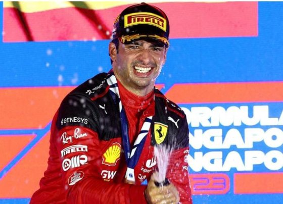 El español Carlos Sainz (Ferrari) venció con maestría el Gran Premio de Singapur al gestionar neumáticos y defendiéndose cuando fue oportuno para romper la hegemonía de Red Bull.