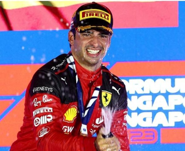 El español Carlos Sainz (Ferrari) venció con maestría el Gran Premio de Singapur al gestionar neumáticos y defendiéndose cuando fue oportuno para romper la hegemonía de Red Bull.