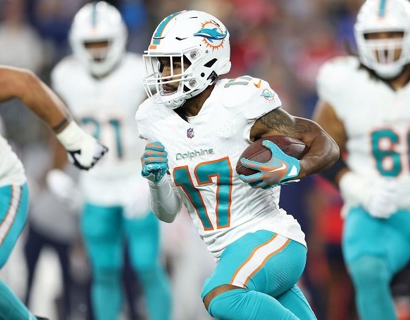 El receptor Jaylen Wadle había sufrido un golpe en el último desafío, por lo que el cuerpo médico de los Dolphins de Miami lo apartó hasta este sábado