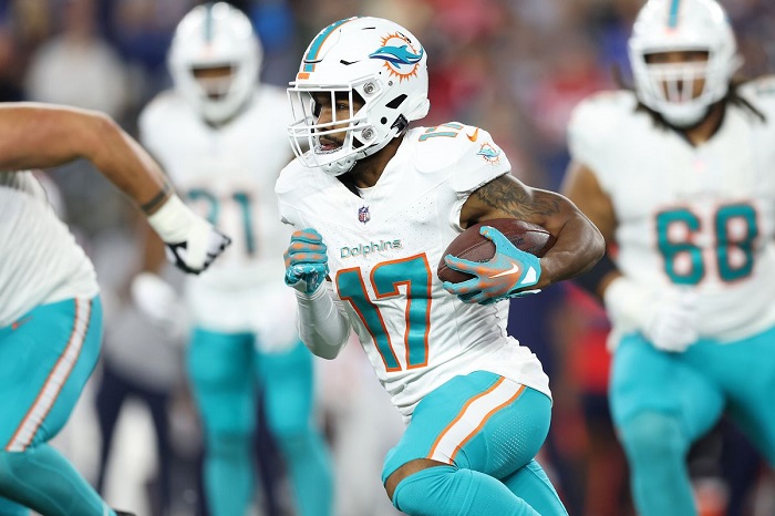 El receptor Jaylen Wadle había sufrido un golpe en el último desafío, por lo que el cuerpo médico de los Dolphins de Miami lo apartó hasta este sábado