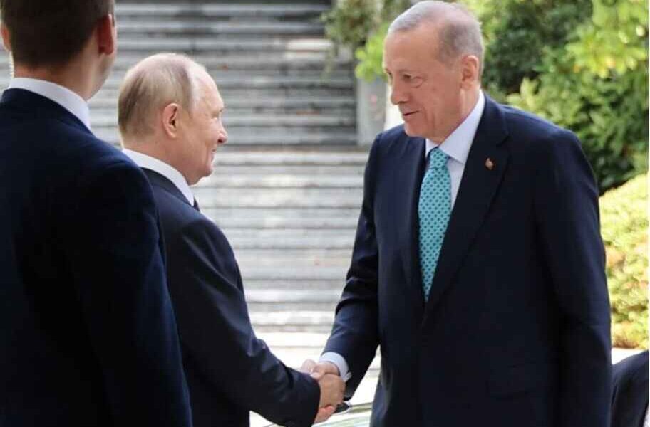 El presidente de Turquía Erdogan intentó este lunes persuadir al presidente ruso Vladimir Putin para que reactive un acuerdo que permitía a Ucrania exportar cereales y otros productos básicos.