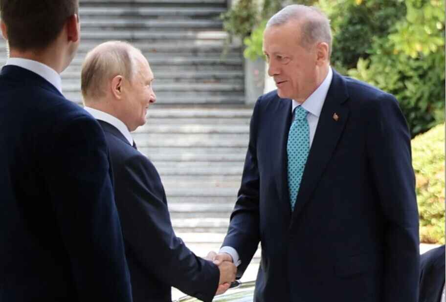 El presidente de Turquía Erdogan intentó este lunes persuadir al presidente ruso Vladimir Putin para que reactive un acuerdo que permitía a Ucrania exportar cereales y otros productos básicos.