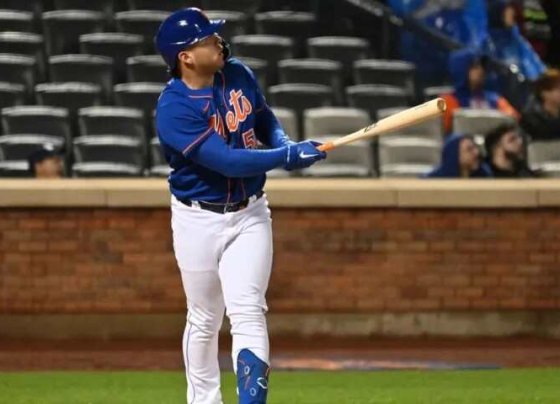 El joven pelotero de 21 años de edad ya tiene la tercera mejor marca y con su próximo cuadrangular empatará a Gleyber Torres.