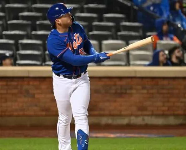 El joven pelotero de 21 años de edad ya tiene la tercera mejor marca y con su próximo cuadrangular empatará a Gleyber Torres.