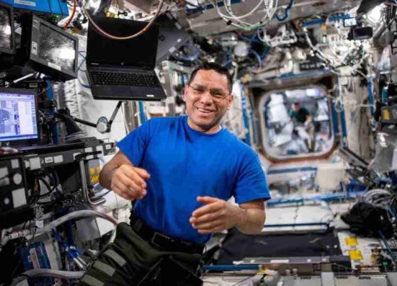 Frank Rubio posee el récord del vuelo espacial más largo de EEUU al superar el anterior de 355 días del astronauta Mark Vande Hei.