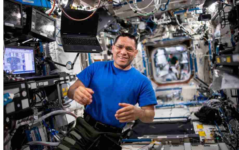 Frank Rubio posee el récord del vuelo espacial más largo de EEUU al superar el anterior de 355 días del astronauta Mark Vande Hei.