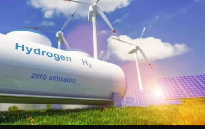 Perseguiremos y alentaremos esfuerzos para triplicar la capacidad global de energía renovable a través de los objetivos y políticas existentes», señala el comunicado alcanzado en la capital india
