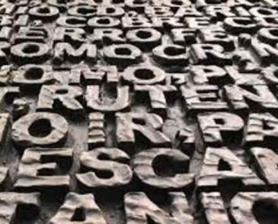 Es la razón para argumentar la brecha que se da entre el discurso y la acción porque de ello se nutre la politiquería para abrirse caminos entre personas convencidas de la posibilidad de la democracia y la justicia.