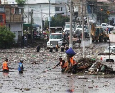 Las inundaciones en el estado de Jalisco en el oeste de México ocasionaron la muerte de siete personas y dejaron a otras nueve desaparecidas este lunes.