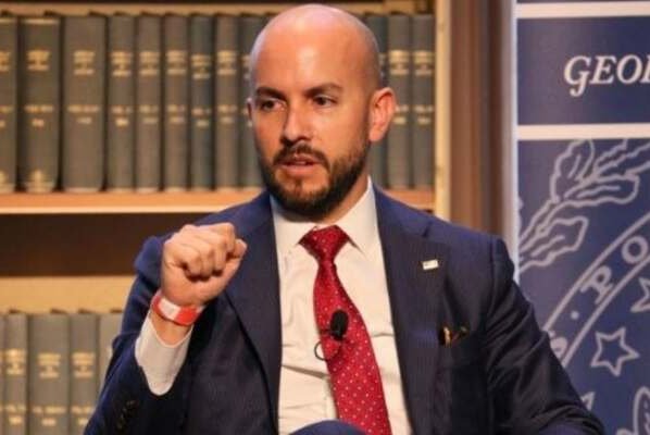 Este es un cambio fundamental en el enfoque en comparación con la administración de Donald Trump y su estrategia de «máxima presión» contra el gobierno de Nicolás Maduro.