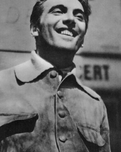 El 8 de septiembre se estableció como Día Internacional del Periodista en honor y conmemoración al fallecimiento del escritor y periodista checoslovaco Julius Fucik quien fue ejecutado por los nazis en 1943.