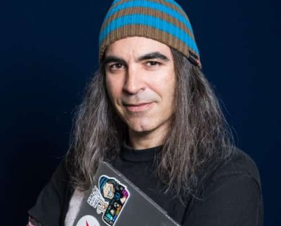 Chema Alonso experto en ciberseguridad dijo en la Universidad Internacional de La Rioja que tener humanos sintéticos perfectos ya es un hecho y la realidad superará a la ficción"