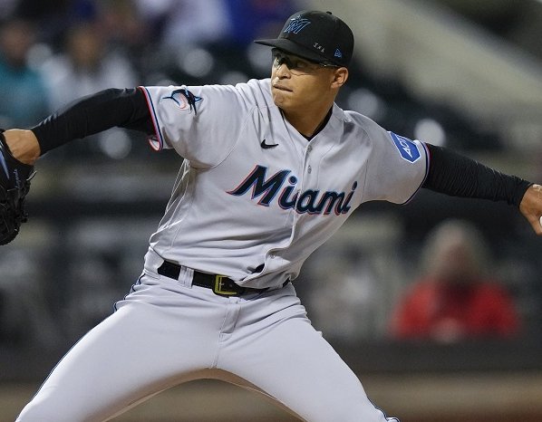 El lanzador de los Marlins de Miami, Jesús Luzardo alcanzó los 200 ponches en la campaña 2023 de las Grandes Ligas, para así cerrar una excelente campaña
