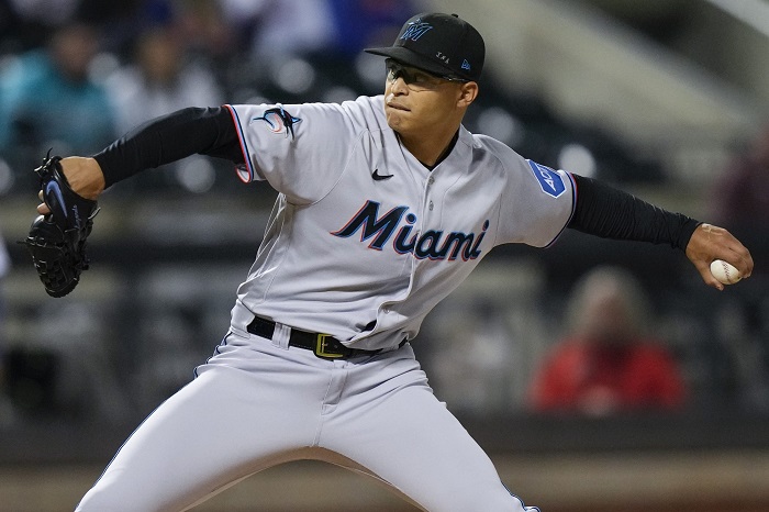 El lanzador de los Marlins de Miami, Jesús Luzardo alcanzó los 200 ponches en la campaña 2023 de las Grandes Ligas, para así cerrar una excelente campaña