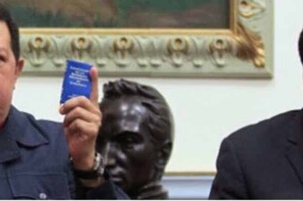 El ideologismo importado y asumido en su enajenación megalómana por el difunto y diseminado por sus acólitos prescinde de toda humanidad y desconoce el valor de la dignidad.