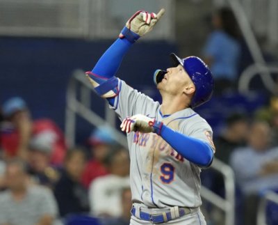 El bateador designado de los Mets de Nueva York sonó un par de cuadrangulares para que los metropolitanos vencieran 8 a 3 a los Marlins de Miami