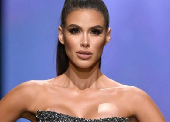 La modelo y escritora Michell Roxana Castellanos fue la imagen principal de la colección Primavera- Verano rosa 2024 del diseñador internacional mexicano Benito Santos.