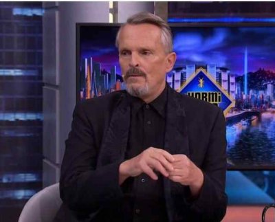 el jefe de la banda lo reconoció y entonces pasó algo que lo dejó asombrado. El sujeto se quitó la máscara y le dijo: "Soy tu fan".