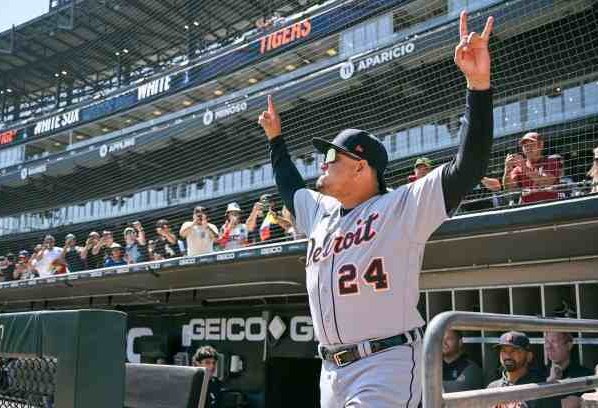 Con 3.000 hits 500 cuadrangulares y 600 dobles hacen al maracayero un jugador especial motivos por el que ha recibido innumerables homenajes en cada estadio que visita