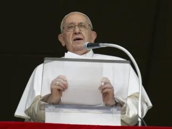Papa Francisco alerta de vientos de guerra cada vez más fuertes y ha hecho un llamado para que no se ceda a la lógica de las armas.