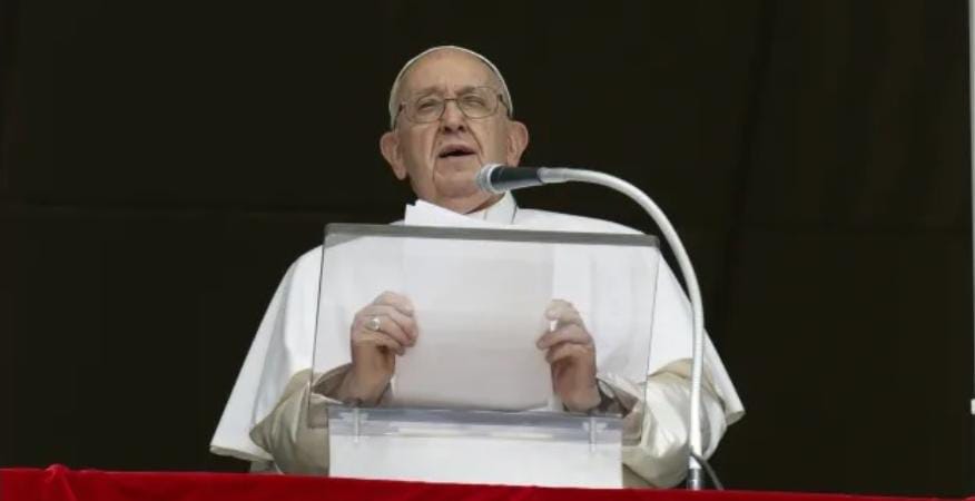 Papa Francisco alerta de vientos de guerra cada vez más fuertes y ha hecho un llamado para que no se ceda a la lógica de las armas.