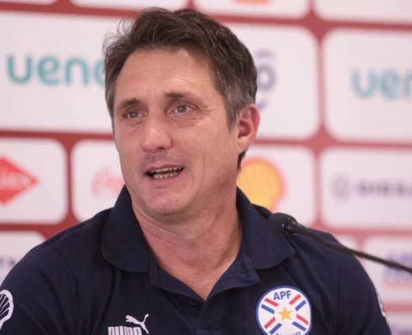 El hasta ahora Director Técnico de la selección de Paraguay, Guillermo Barros Schelotto mostró su inconformidad con el arbitraje ante Venezuela