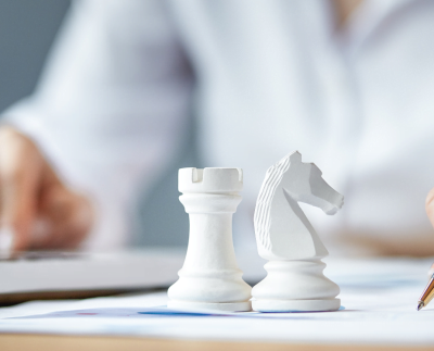 En política las crisis son inevitables por eso vale la experiencia necesaria para manejar estas situaciones delicadas y minimizar cualquier daño potencial a la reputación del candidato.