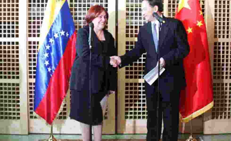 Una sociedad panameña de la embajadora de Venezuela en el Reino Unido Rocío del Valle Maneiro firmó en el 2012 un contrato de asesoría por 15 millones de dólares de la trama de saqueos a PDVSA.