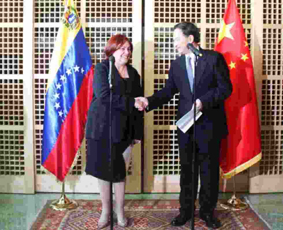 Una sociedad panameña de la embajadora de Venezuela en el Reino Unido Rocío del Valle Maneiro firmó en el 2012 un contrato de asesoría por 15 millones de dólares de la trama de saqueos a PDVSA.