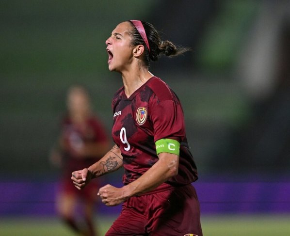 A pocos minutos de haber iniciado el compromiso, la jugadora Sonia O´neill hizo una denuncia en contra de la DT de Venezuela, Pamela Conti