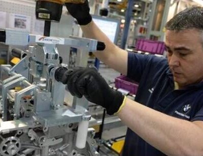 La importancia de la industria automotriz para México radica en que representa casi el 4% del Producto Interno Bruto (PIB) nacional