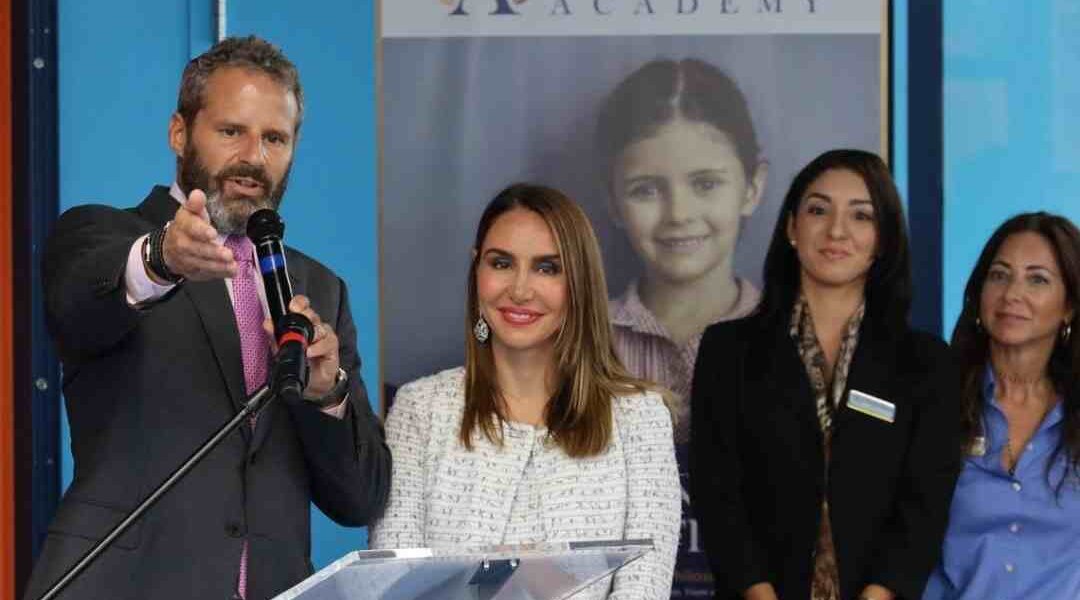 La declaración de arresto alega que en 2020 un cabildero de David y Leila Centner se confabuló con el comisionado para canalizar $245.000 de la pareja a dos comités políticos "controlados secretamente" por Díaz de la Portilla.