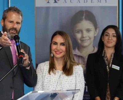 La declaración de arresto alega que en 2020 un cabildero de David y Leila Centner se confabuló con el comisionado para canalizar $245.000 de la pareja a dos comités políticos "controlados secretamente" por Díaz de la Portilla.