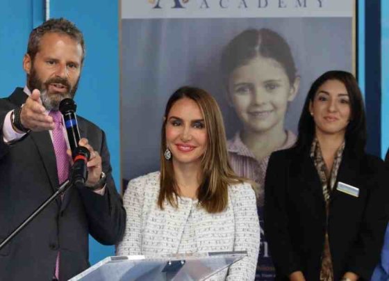 La declaración de arresto alega que en 2020 un cabildero de David y Leila Centner se confabuló con el comisionado para canalizar $245.000 de la pareja a dos comités políticos "controlados secretamente" por Díaz de la Portilla.