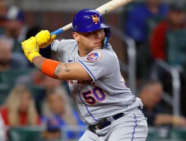 El receptor venezolano logró la misma hazaña alcanzada por el legendario Jhonny Bench en la temporada 1969 la cual será recordada por siempre.