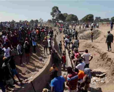 Los cierres de toda la frontera tuvieron lugar cuatro días después de que Abinader anunció que su gobierno había dejado de emitir visas para los haitianos y que había cerrado la frontera