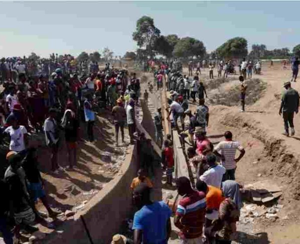 Los cierres de toda la frontera tuvieron lugar cuatro días después de que Abinader anunció que su gobierno había dejado de emitir visas para los haitianos y que había cerrado la frontera