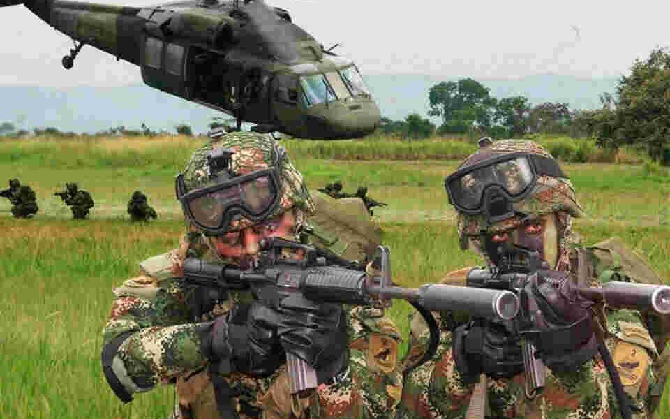El Defensor del Pueblo de Colombia ha denunciado con asombro que grupos armados amenazan con interferir los comicios de finales de octubre en una tercera parte del territorio.