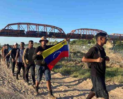 La canciller mexicana Alicia Bárcena dijo en Nueva York que más de 8 mil personas llegan diariamente a la frontera norte de México esperando pasar a Estados Unidos.