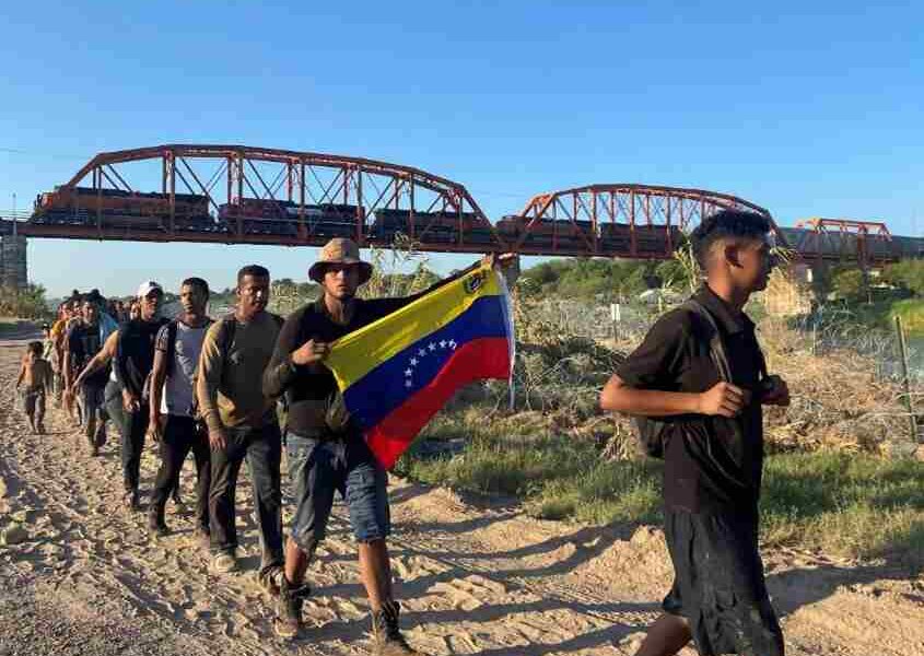 La canciller mexicana Alicia Bárcena dijo en Nueva York que más de 8 mil personas llegan diariamente a la frontera norte de México esperando pasar a Estados Unidos.
