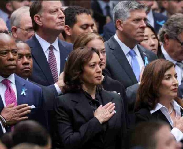 Las campanas sonaron en la zona cero y se desarrollaron tributos solemnes en todo el país mientras los estadounidenses recordaron el horror y el legado del 11 de septiembre.