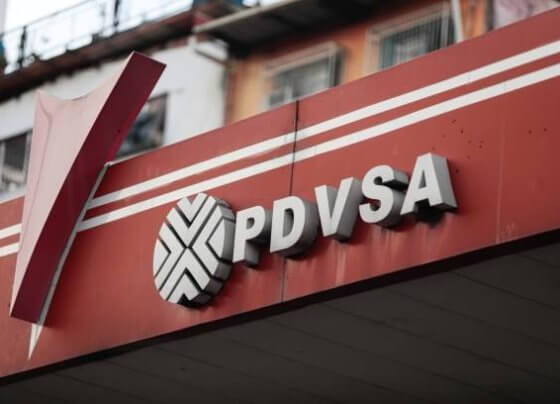 La empresa fue considerada en los noventa un modelo en la región y ahora se ha convertido en una pesada carga para la economía venezolana por su politización que arrastra al país y al régimen.